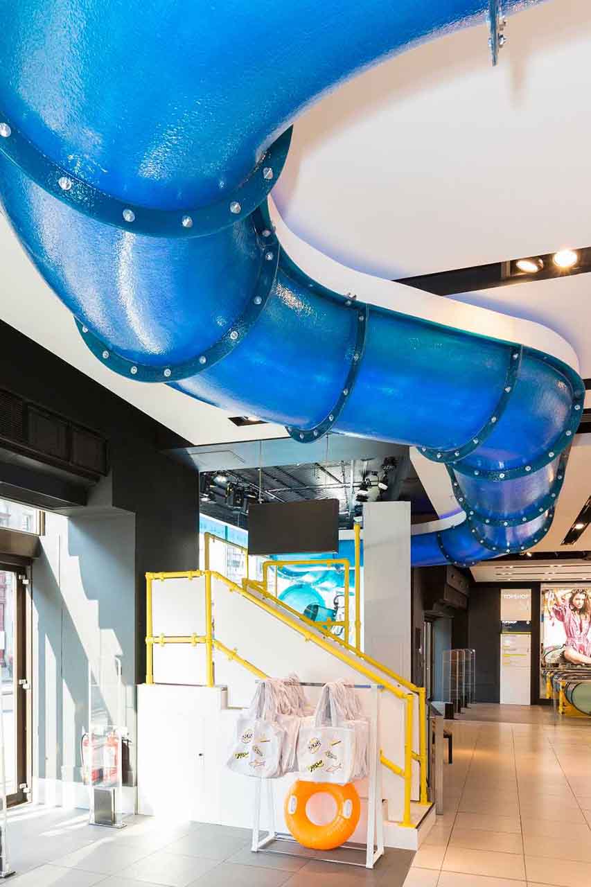 Tobogán de agua virtual en Topshop (Londres)